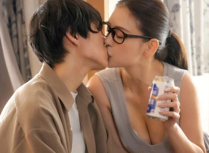 Anh chàng đau khổ vì bị cắm sừng được chị hàng xóm an ủi trong lúc buồn