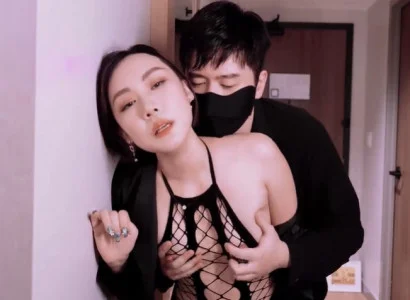 Mụ vợ bán thân cho sếp để trả nợ cho chồng
