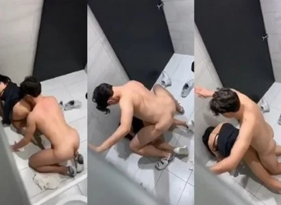 Hai người trong WC quán bar bị bắt gặp đang quan hệ trong WC